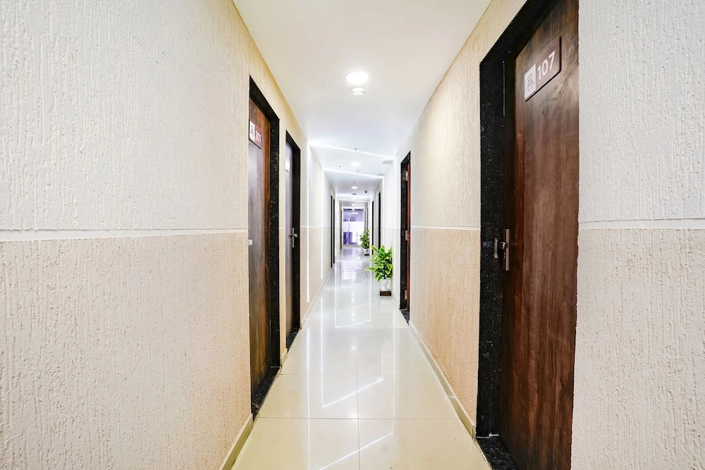Fabhotel Royal Paradise