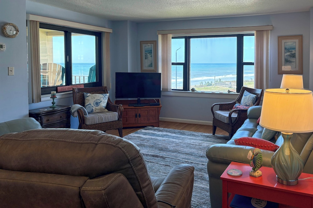 'the Lookout' Indian Beach Condo w/ Pool & Ocean