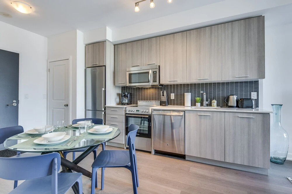 Beautiful Modern Condo Sleeps 4
