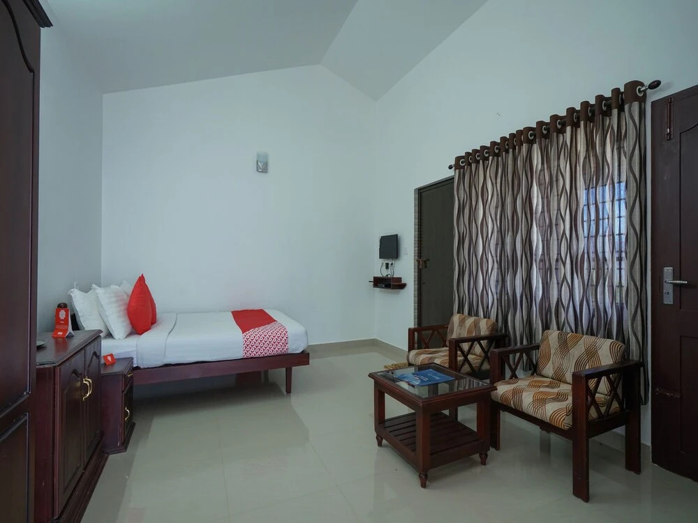 OYO 16158 Firdows Homes Adimali