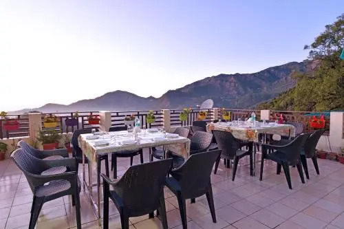 Green Roof Hotel