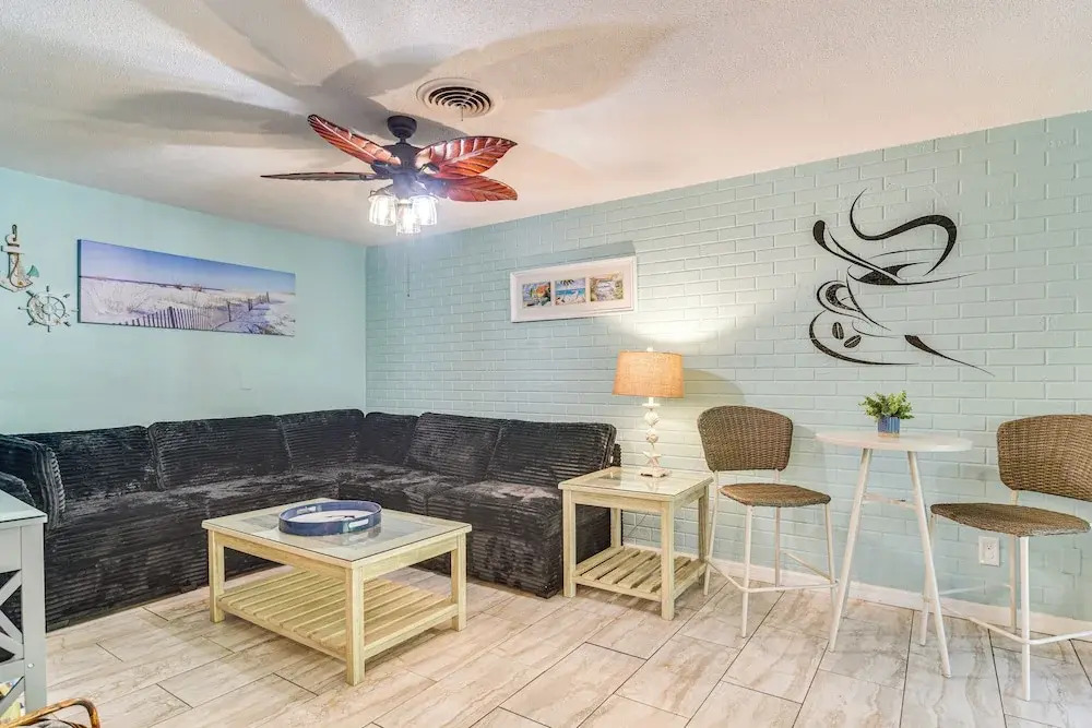 6 Mi to Clearwater Beach: Home w/ Furnished Lanai