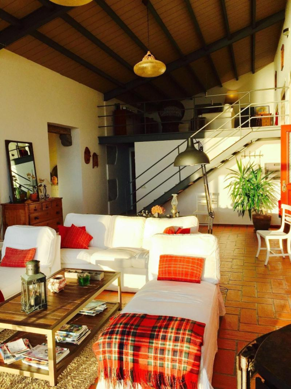 Serreta Island Home