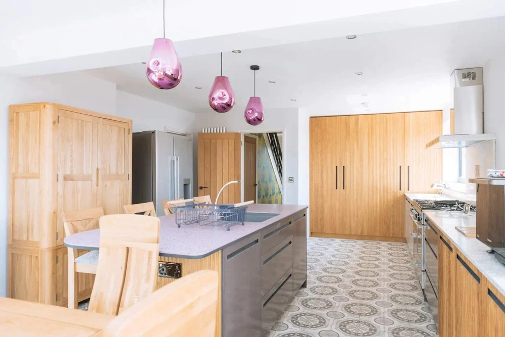 Lush & Spacious 3BD House - East Brighton