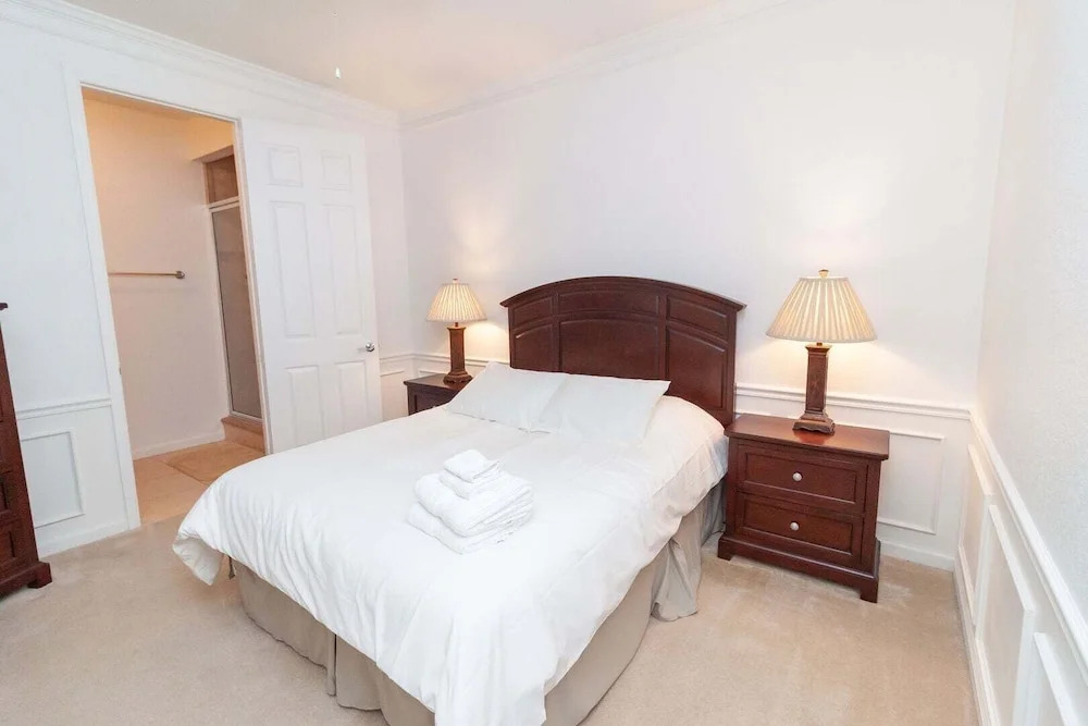 Condo 5min-universal Spacious Condo Vc101
