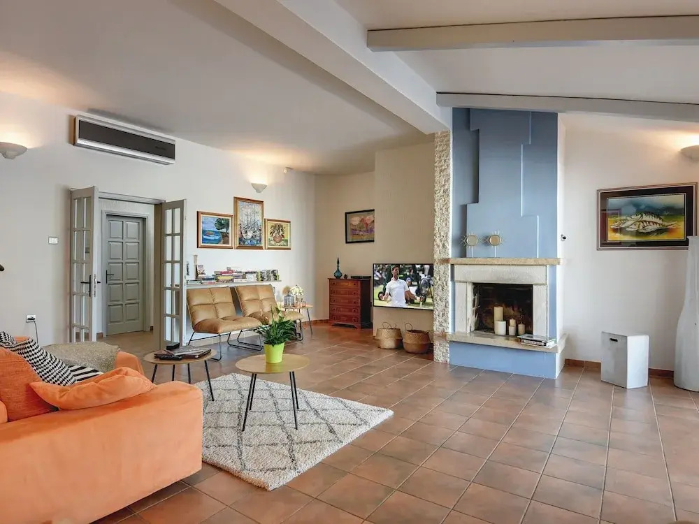 Villa in Stinjan with Pool and Sea View