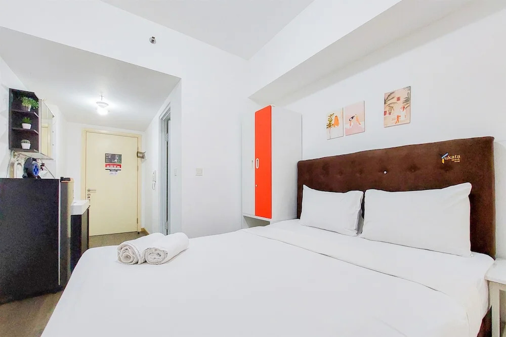 Modern Studio M-Town Residence Apartment near Shopping Mall By Travelio