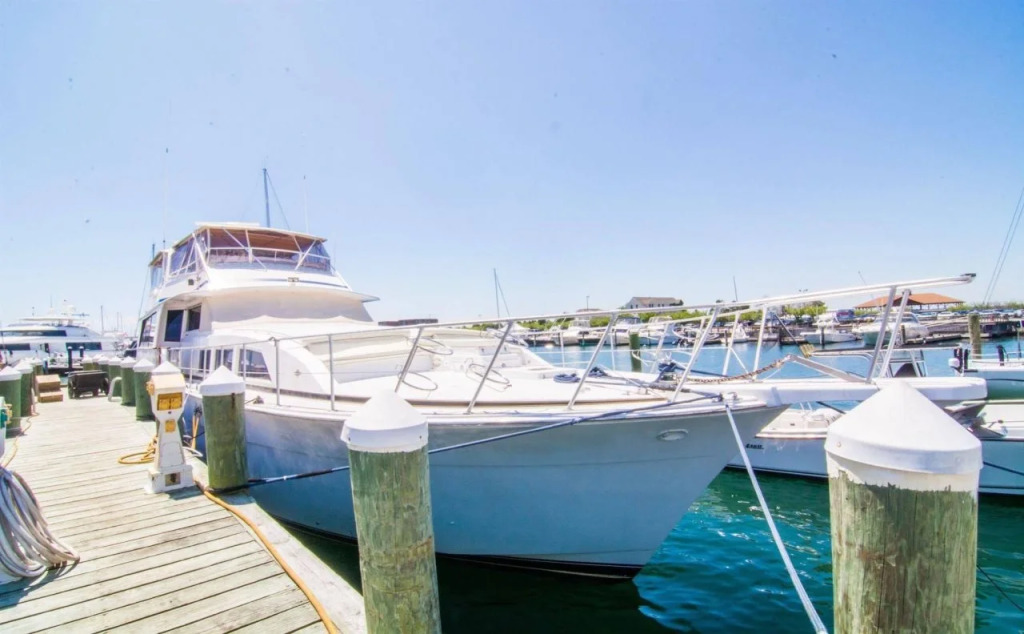 Ocean Romance Dockside B and B Yacht Hotel