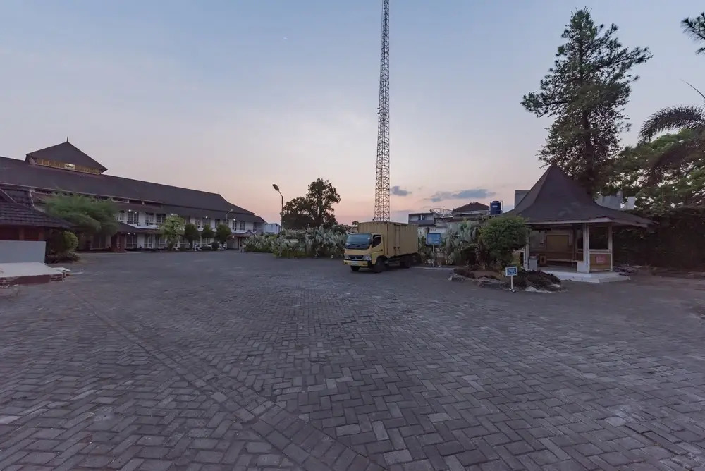 Urbanview Hotel Crown Tasikmalaya by RedDoorz