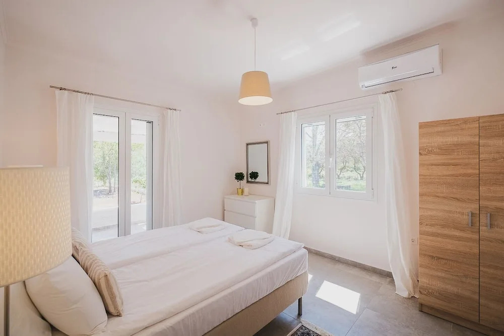 Large Private Villa Splendid Terraces & Views