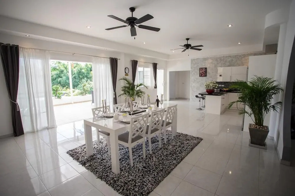Villa Warburton