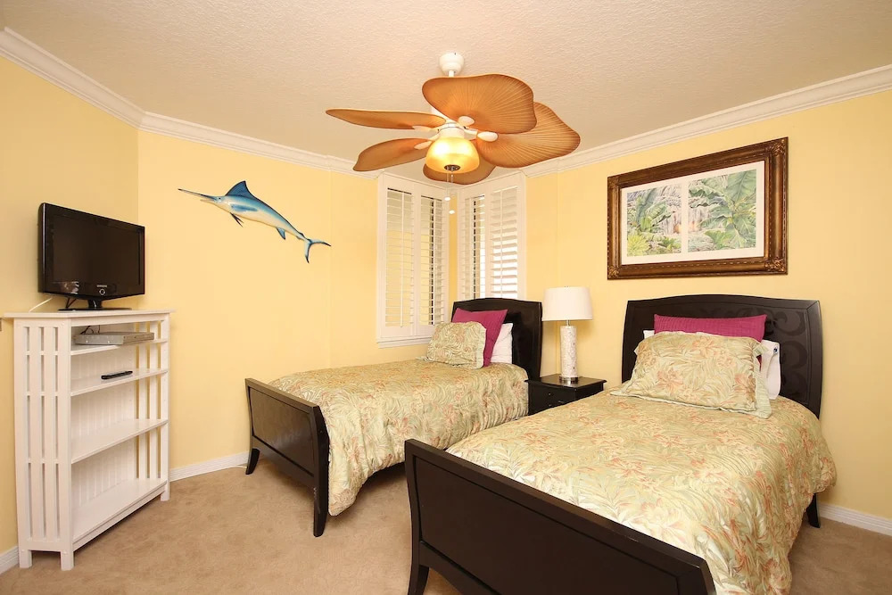 Heron 603 - 3 Br condo by RedAwning