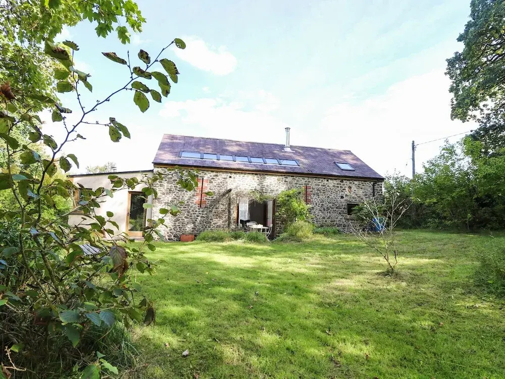 Llwynbwch Barn