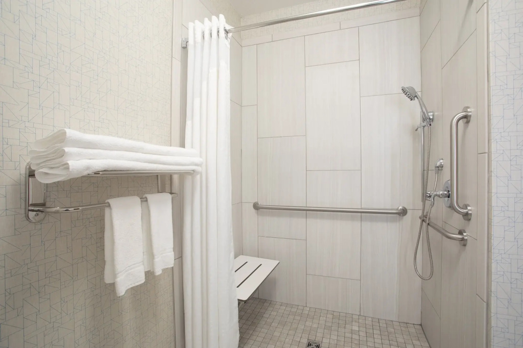 Holiday Inn Express Hotel & Suites Longmont by IHG