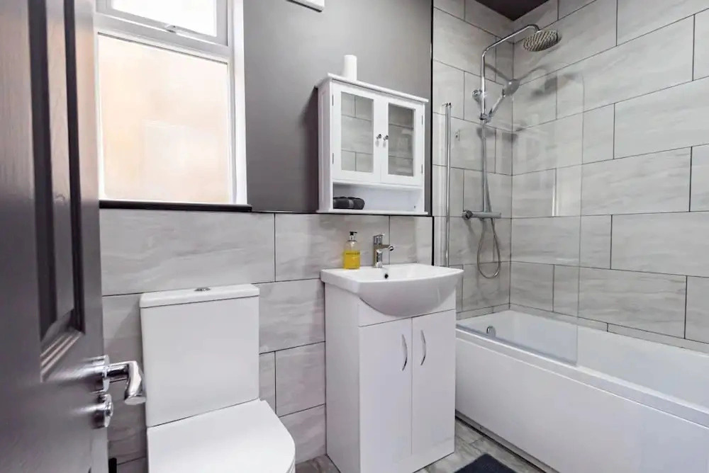 London Heathrow Airport 6 Bedroom Ensuite