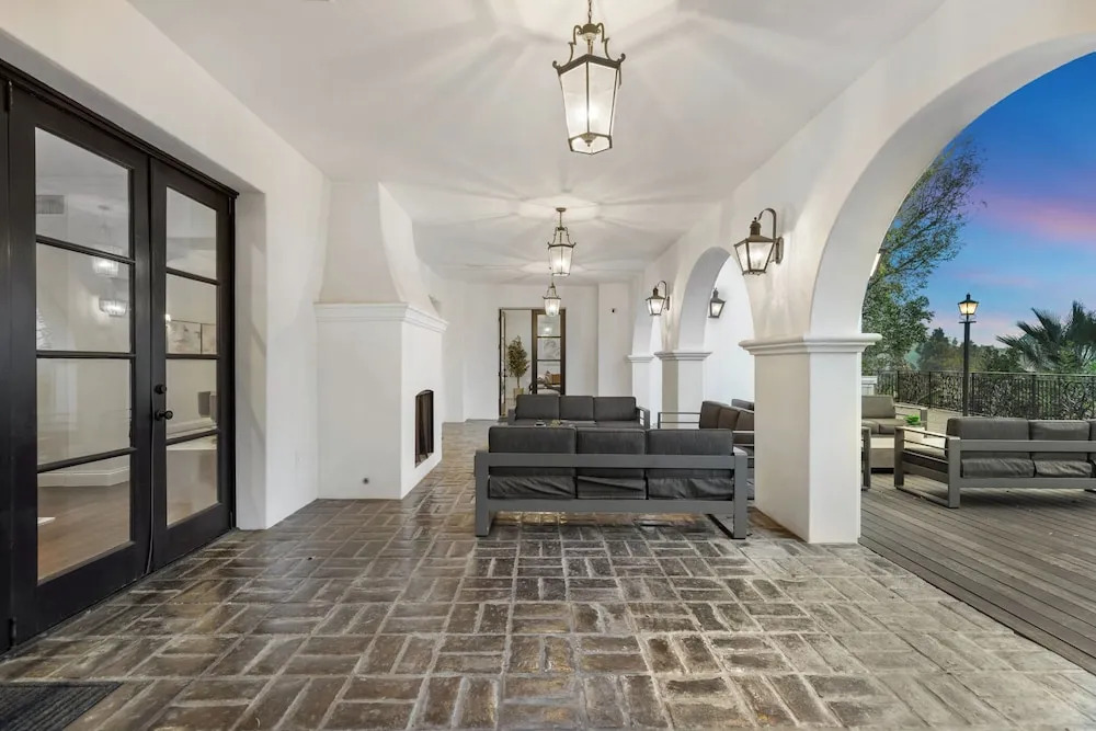 Spanish Villa - Stunning Coldwater Canyon Villa With Pool and Views