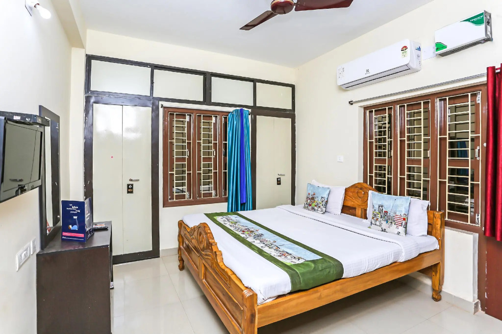 OYO 8222 Capital Guest House 2