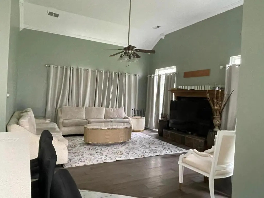 Huge 7 Bedrooms Contemporary Southern Elegance