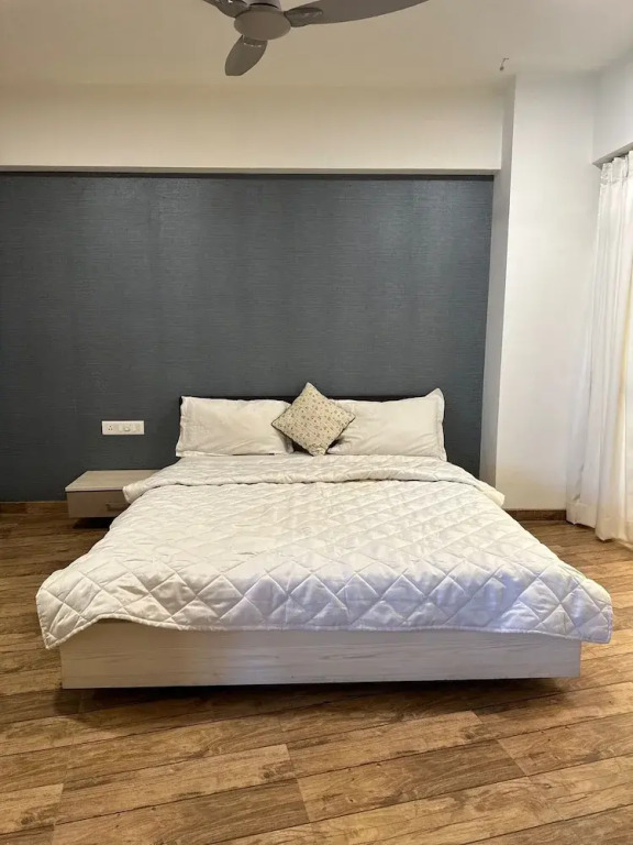 Luxsugero Studios - Surat