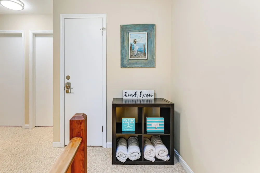 Walk to Bethany Beach Boardwalk: Coastal Retreat