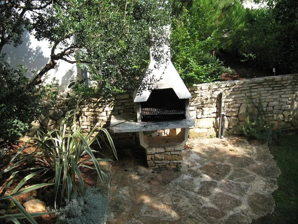 Six Person Apartment With 2 Bedrooms Near the Beach in Pjescana Uvala