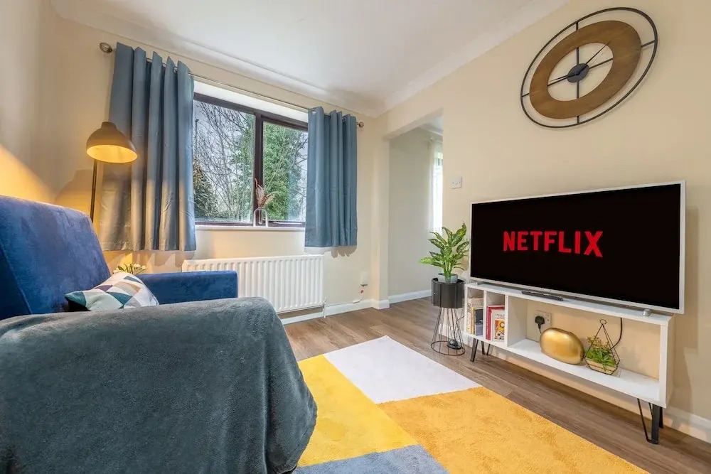 Staines Studio Apartment - Heathrow
