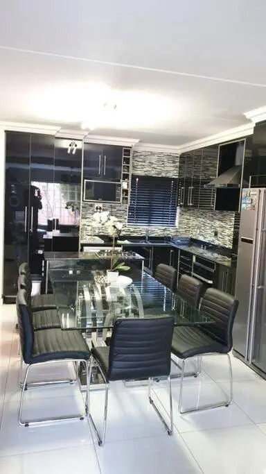 Upmarket 3 Bedroom Apartment