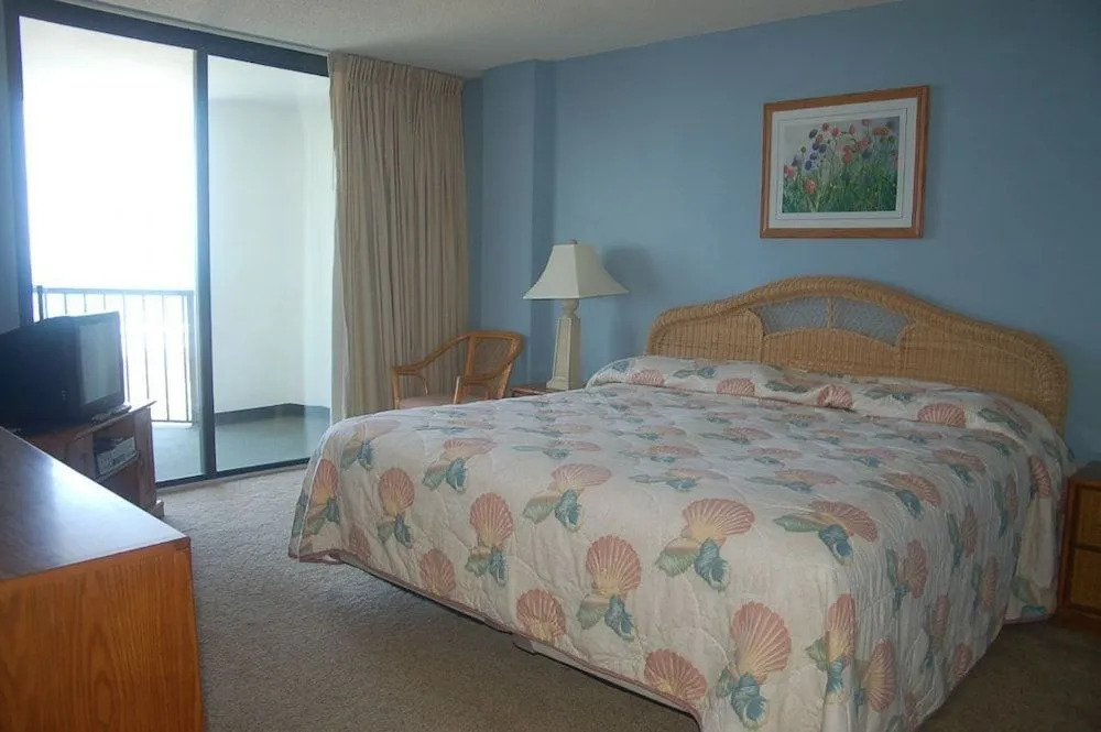 1037-2-G Crescent Sands at CB - 3 Br Condo
