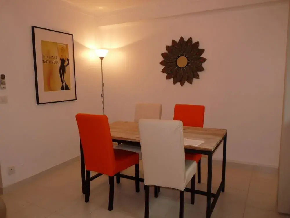 Apartment 82