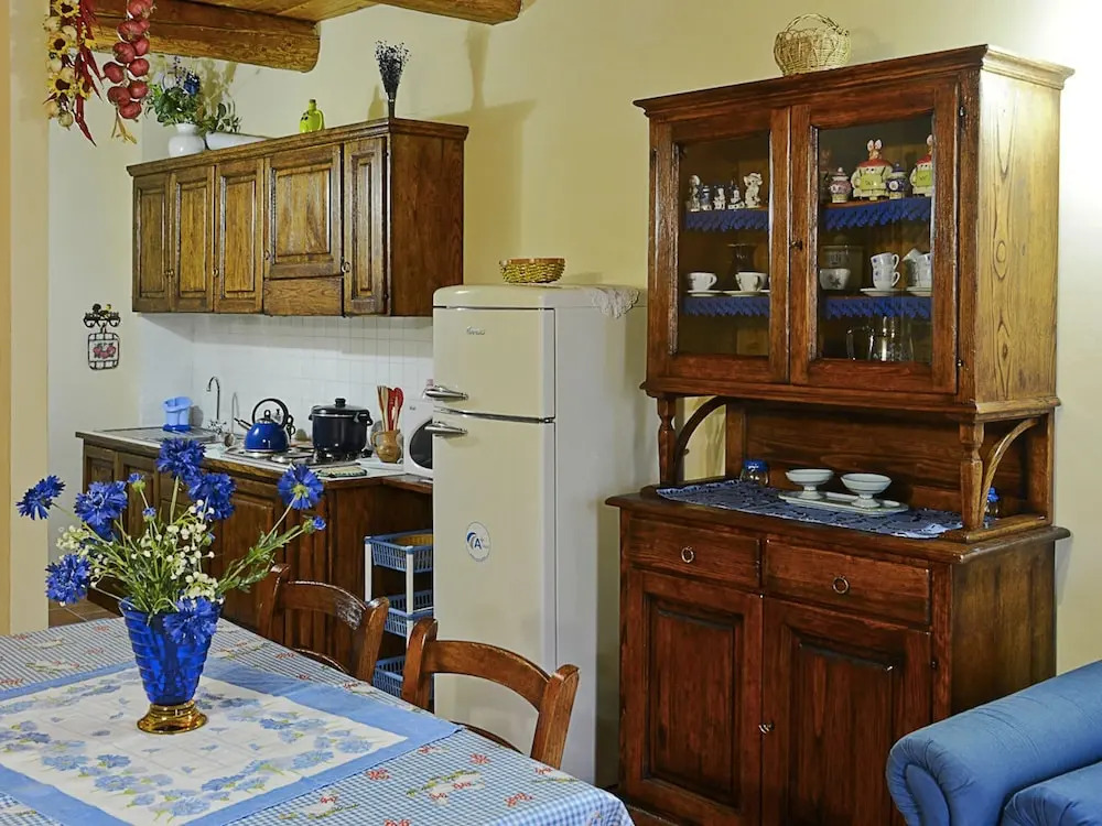 Country Cottage in Marche with Swimming Pool