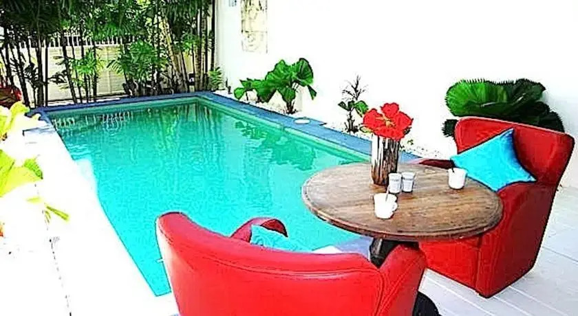 Cozy Pool Holiday home
