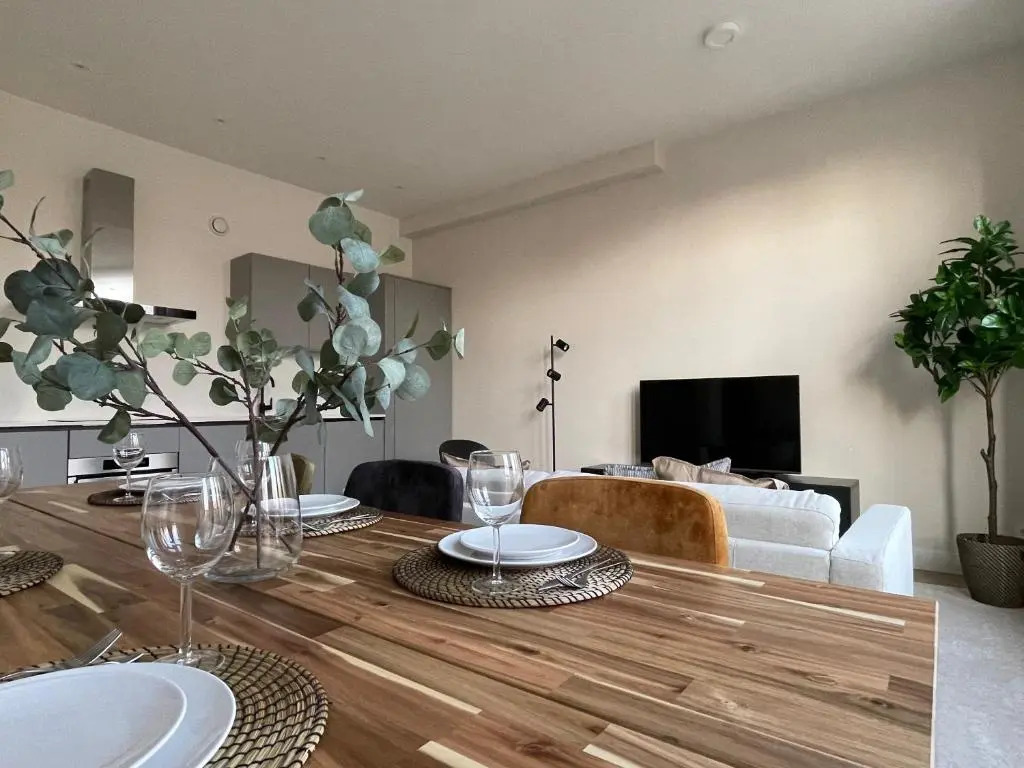 Great 3 Bedroom Serviced Apartment 98m2 -MNL G-