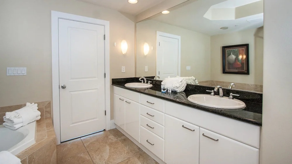 Two Bedroom With Majestic Bay Views - Unit Crc1201