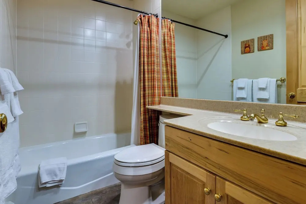 Walk to Ski Lifts: Townhome w/ Hot Tub in Keystone