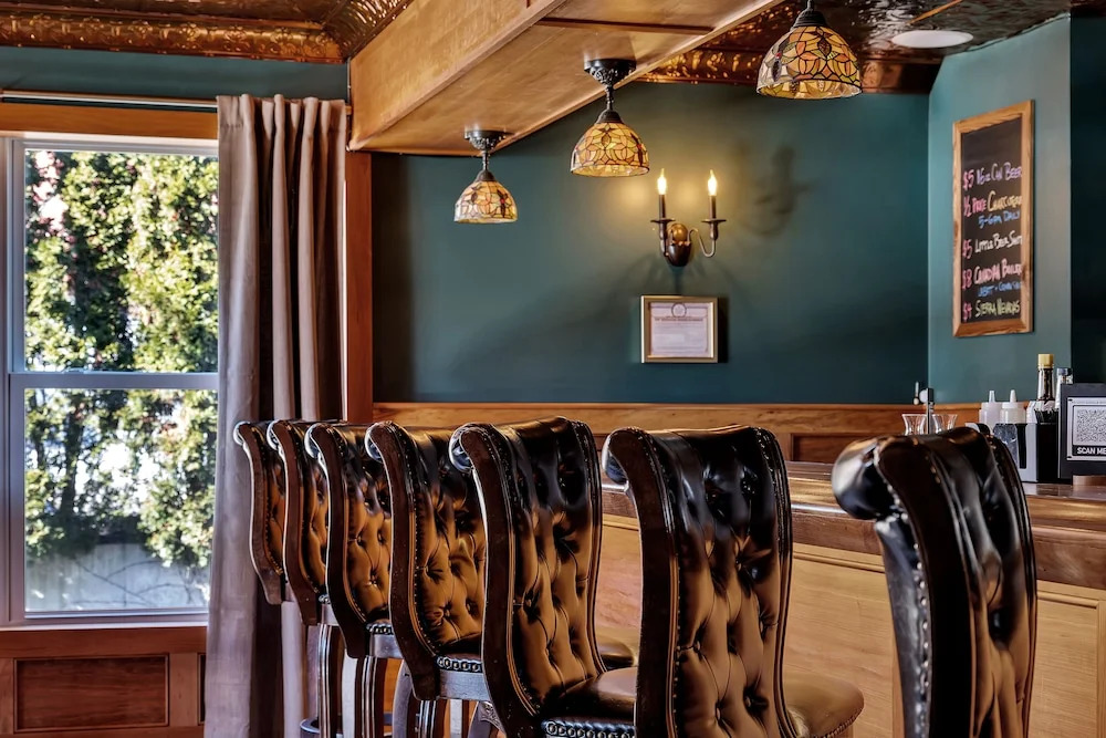 The Inn of Lake George