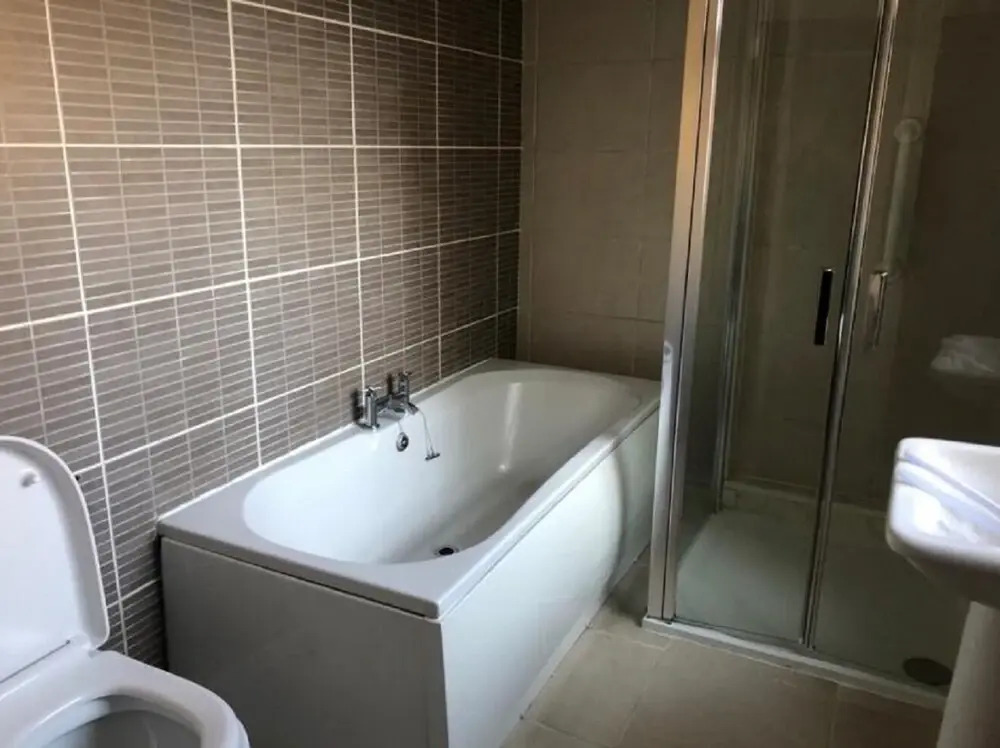New 3 bed House LFC Layover