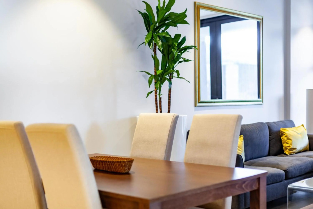 Luxury 16 on Bree Apartments