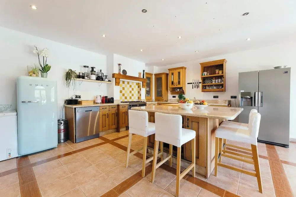 Luxurious 5 Bedroom Villa With Waterfall Closeby