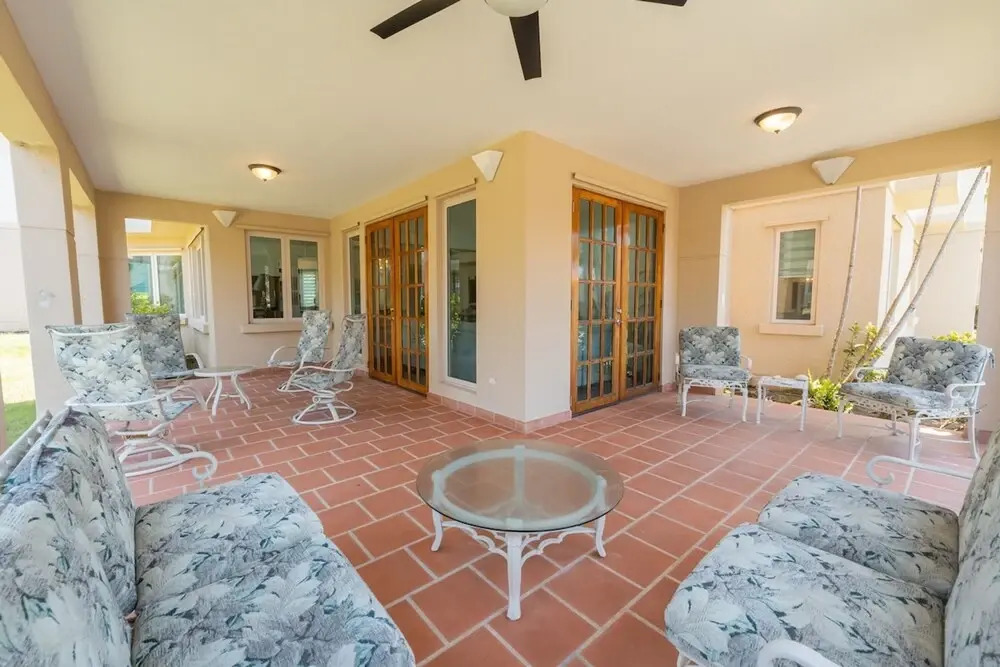 Quaint Villa Beach Access Elina