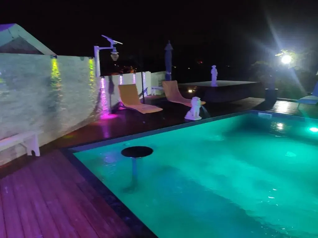 ZANNAMALAKA 2 F1 POUR UN GROUPE DE 4 Avec Piscine
