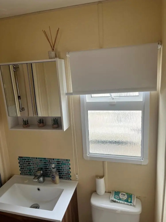 House Sleeps 8 With Sea View and Parking