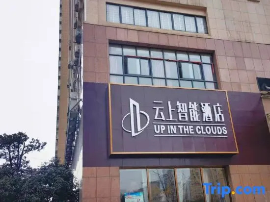 UP IN THE CLOUDS hotel