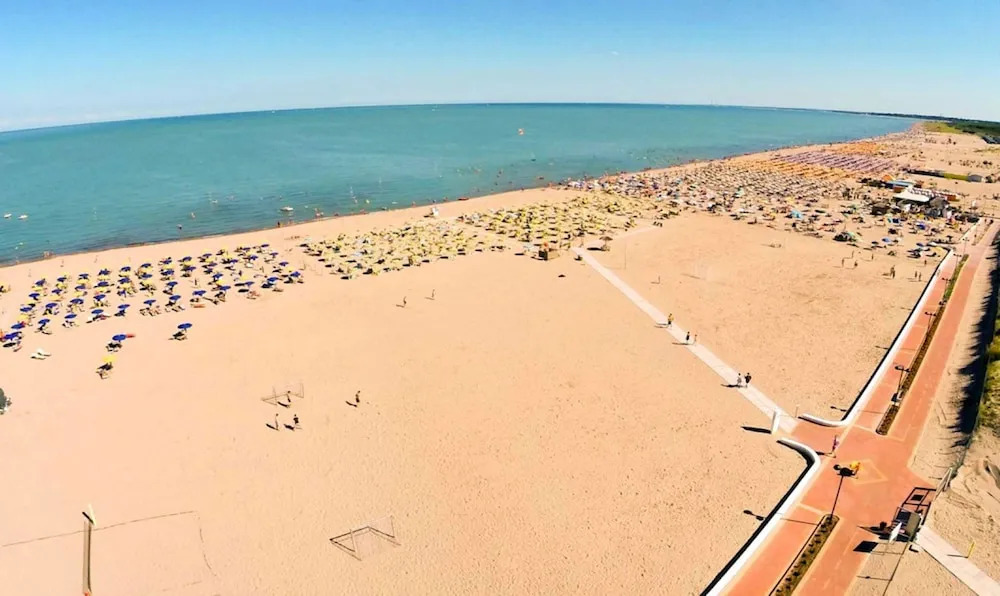 Seaside Happiness Flat and Shared Pool in Rosolina