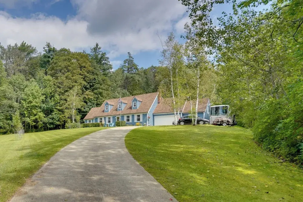 Pittsfield Home w/ Deck - 12 Mi to Jiminy Peak!