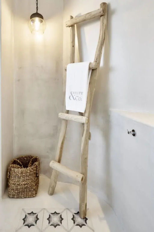White & Co. La Torre Suites