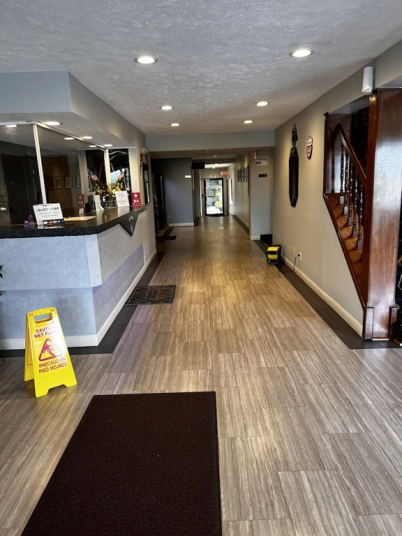 Sky Lodge Inn & Suites - Delavan