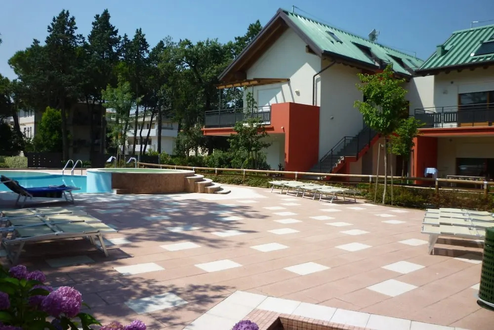 Tastefully Furnished Flat With Pool and Green Area