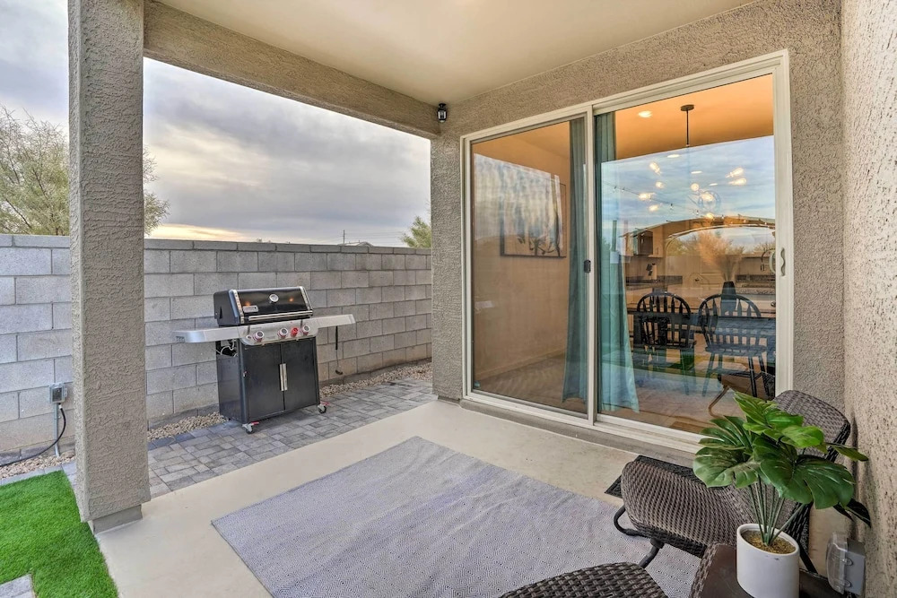 New-build Glendale Home w/ Hot Tub + Putting Green