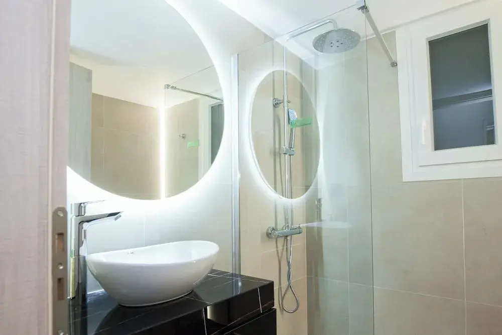 Brand New 1 Bd Apt in Trendy Kipseli