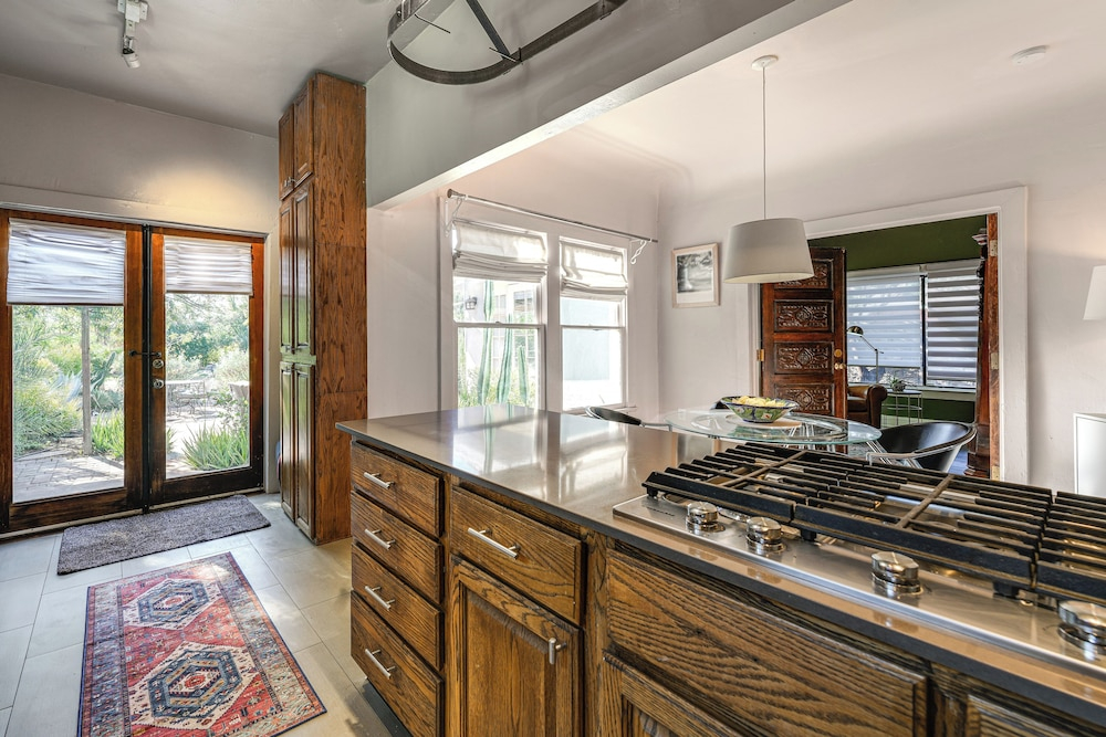 2 Mi to Downtown: Pet-friendly Home in Phoenix